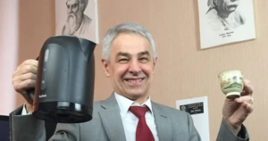 69-летний российский учитель физики покорил соцсеть TikTok