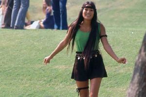 Причудливая мода подростков средней школы эпохи хиппи, 1969