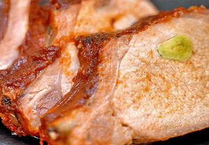 Свинина в кисло-сладком соусе: делаем глазурь и покрываем мясо