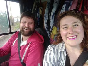 Путь свободы: пара из Британии живет в микроавтобусе, вот уже два года колеся по Европе
