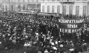 Почему на самом деле революцию в 1917 году начали женщины