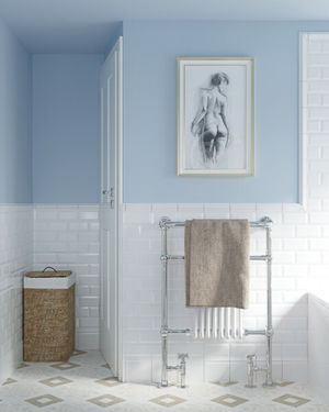 Ванная комната, которая сочетает в себе несколько оттенков голубого