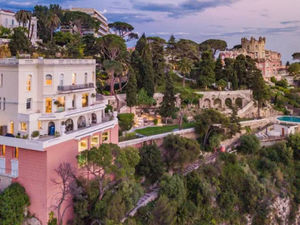 Вилла Шона Коннери во Французской Ривьере продаётся за 34 миллиона долларов