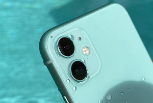 iPhone 11 и 11 Pro выдержали погружение в воду на 8 месяцев