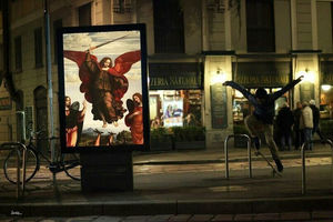 «Боже, кто украл мою рекламу?»: француз заменил уличные плакаты классическими картинами