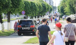 Владельцам автомобилей стоимостью более 3 миллионов рублей разрешат ездить по тротуарам