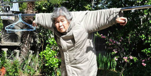 Японская бабушка стала фотографом в 72 и теперь делает смешные автопортреты