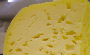 Размягчаем творог и сыр почти готов: варим твердые сорта в домашних условиях