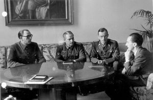 Что немцы обещали генералу Власову, чтобы склонить к предательству