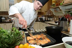 Шеф-повару видней: 10 кулинарных советов людям, которые только учатся готовить
