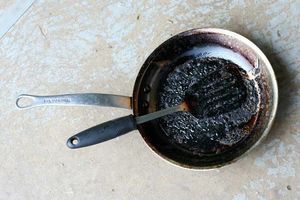 4 совета, какую выбирать сковороду, чтобы еда не пригорала