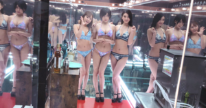 Японцы открыли тематический парк с блэкджеком и порнозвездами