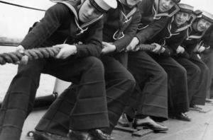 Зачем моряки долгое время носили брюки клеш, а сегодня они не актуальны