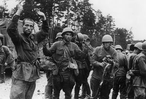 «Возьмите с собой котелки»: как немцы призывали сдаваться красноармейцев