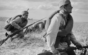 Почему в Советском Союзе солдаты носили с собой шинель даже летом