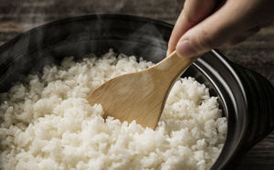 Убираем из риса природный мышьяк. Доводим воду до кипения, варим 5 минут, а потом меняем воду