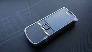 Nokia 8000 4G показали на изображении