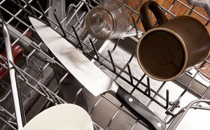 10 видов посуды, которая портится в посудомоечной машине. Ножи, чугун и дерево лучше мы руками