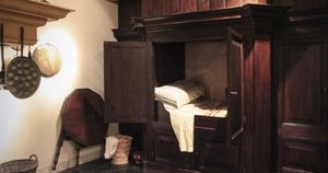 Сон в летнюю ночь… в шкафу. Почему в Средние века европейцы спали в комодах и ящиках