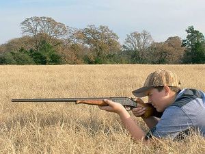 Научены убивать: дети демонстрируют свои охотничьи трофеи после открытия подросткового сезона в Техасе