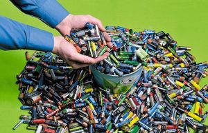 Как можно зарядить обычные батарейки без использования специальных устройств