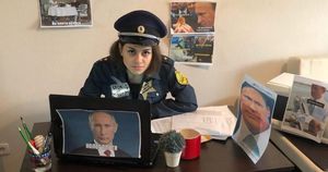 Порнозвезда Lolly Lips устроила опрос о России без Путина и нарвалась на грубость