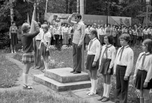 По какой причине школьники СССР любили летние лагеря, и о чём жаловались в письмах