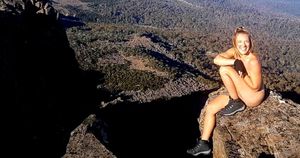 Скажи жизни «Да»: девушка из Австралии живет на полную и путешествует голышом