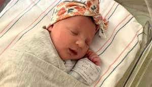 Американка родила ребенка из эмбриона, замороженного 27 лет назад