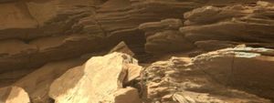 На фото с Марса нашли "змею" или "червя"