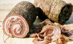 Сыровяленная свиная колбаса по испанскому рецепту: делаем из 1 кило свиной грудинки