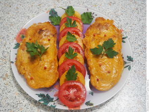 Рыбка в сырном кляре со свежими томатами