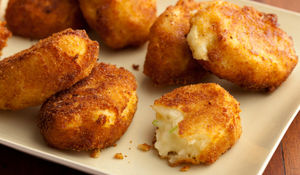 Застывшему пюре с комочками можно дать второй шанс: рецепт интересных и простых пирожков из картофеля
