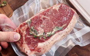 Заморозили мясо по совету повара: хранится до полугода, не теряет вкус и не впитывает запахи