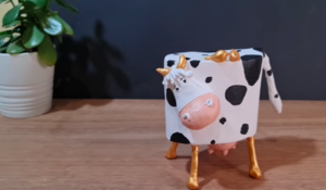 Картон и баночка из-под витаминов превращаются в чудесную корову-копилку