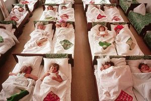Стандарты материнства: в СССР и сейчас. Новые детские стресс и страшилки