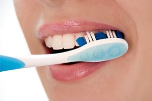 Как правильно чистить зубы, чтобы иметь белоснежную улыбку
