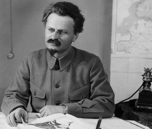 «Сверх-Борджиа в Кремле»: почему Лев Троцкий молчал об отравлении Ленина до 1939 года
