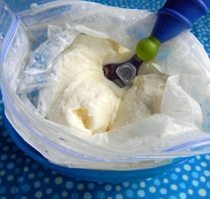 Вкуснейшее домашнее мороженое в мешочке — восхитительно на вкус и просто в приготовлении!