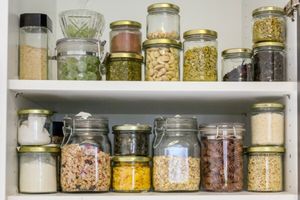 Как сделать маленькую кухню удобной: 5 лайфхаков для эргономичного хранения