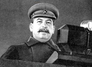 Зачем Сталин в разгар войны «вернул» советским людям русских героев