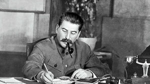 Почему Сталин стеснялся собственных стихов