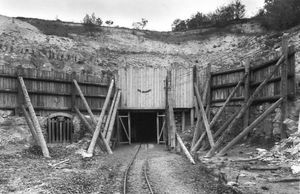 Какой секретный подземный завод Гитлера до сих пор заминирован