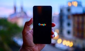 Google запатентовала свой смартфон с гибким дисплеем