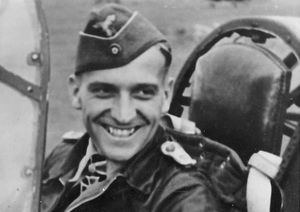«Убийца советских танков»: что стало с немецким лётчиком Гансом Руделем