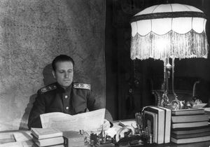 Почему Сталин приказал главному маршалу авиации Голованову пить водку?