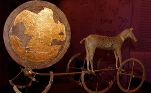 От солнечной колесницы в Дании до храма солнца в Египте: 10 артефактов, посвящённых культу Солнца