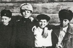 Юрий Гагарин: что случилось с его семьёй во время оккупации