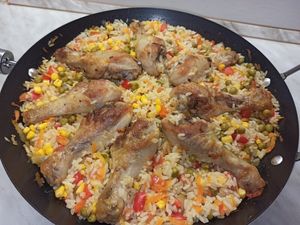 Курица с рисом и овощами. Рис по-каталонски