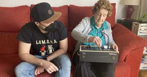 Испанец изобрел для любимой бабушки «аналоговый Telegram»